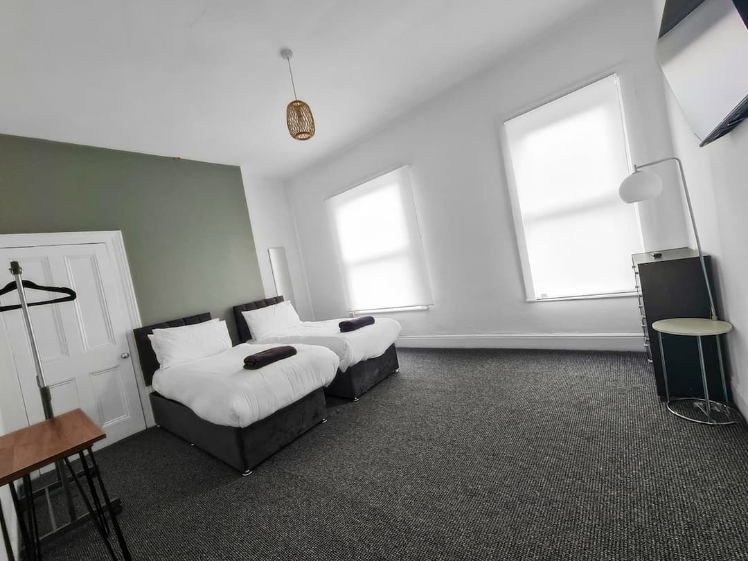 4 Br Ideal For Contractors |parking|wifi|snookertable  - View 2