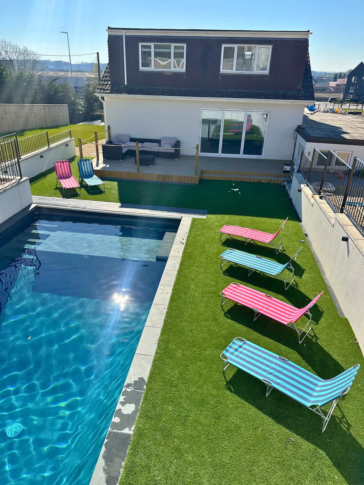 Luxury 5-bed - With Secure Gated Parking For 6 Vehicles - View 3
