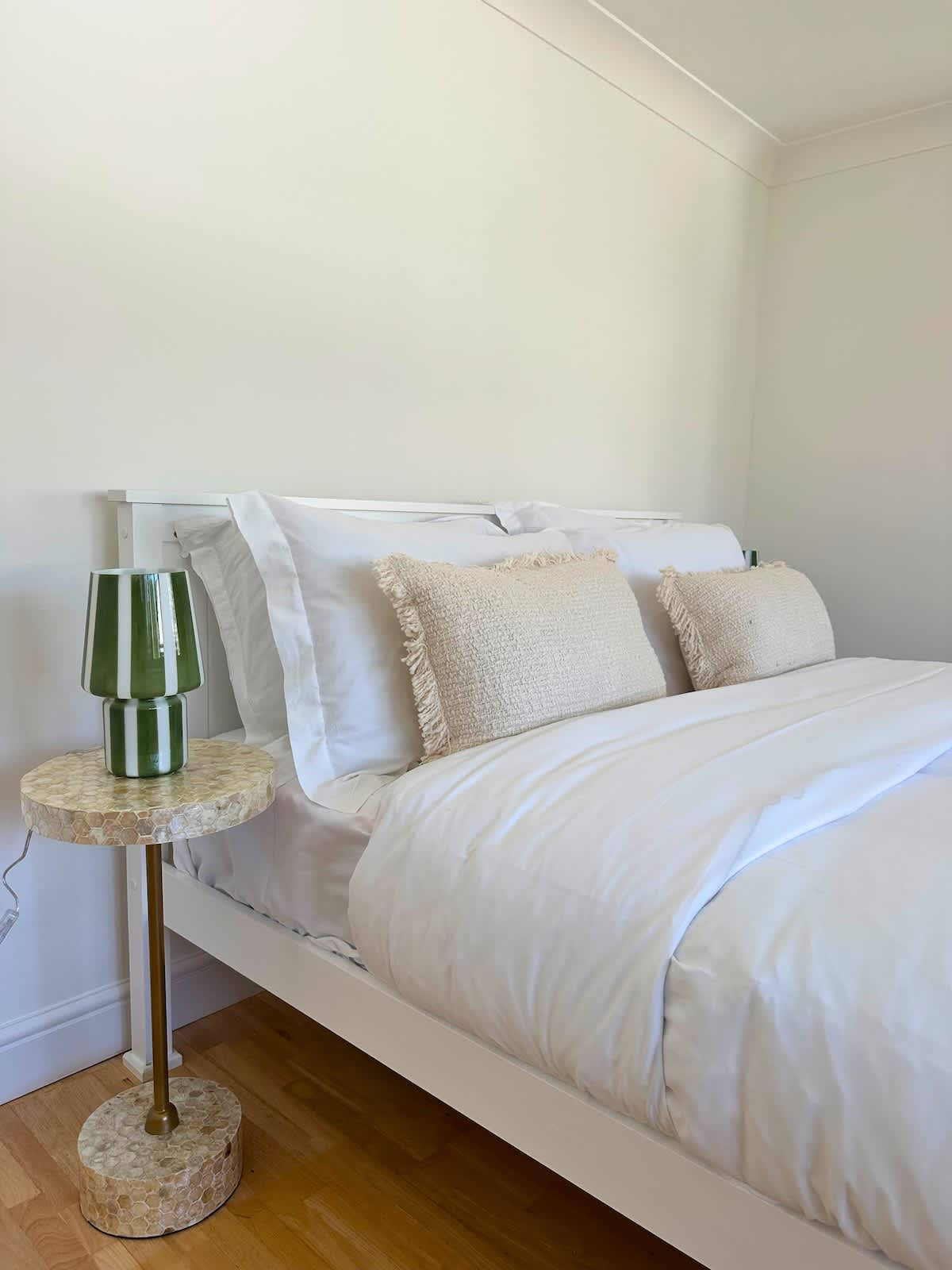Luxury 5-bed - With Secure Gated Parking For 6 Vehicles - View 8