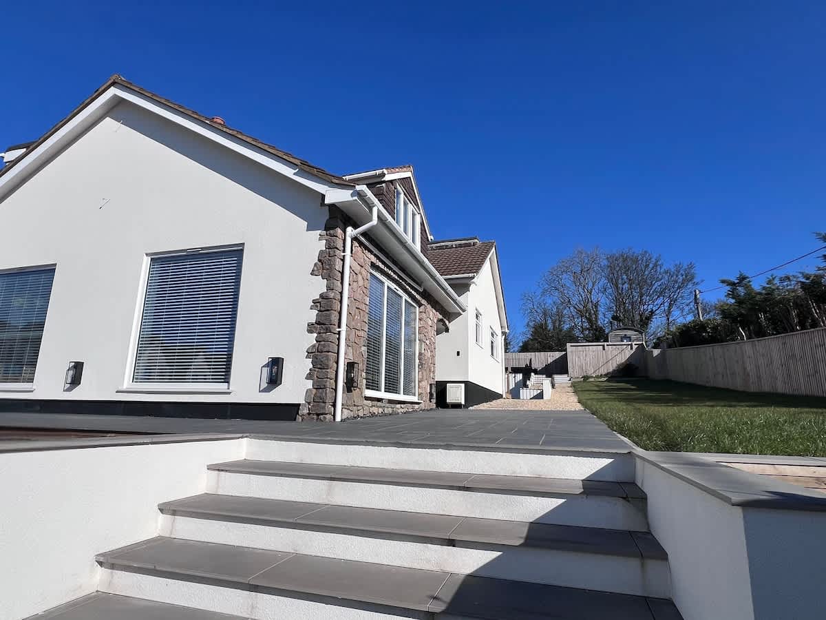 Luxury 5-bed - With Secure Gated Parking For 6 Vehicles - View 9