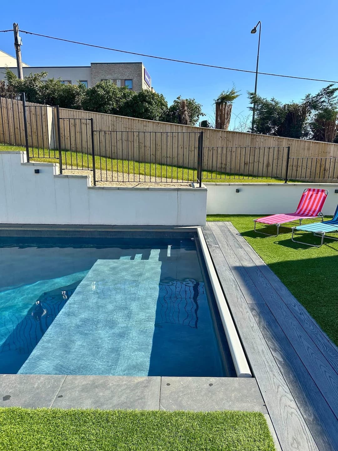 Luxury 5-bed - With Secure Gated Parking For 6 Vehicles - View 10