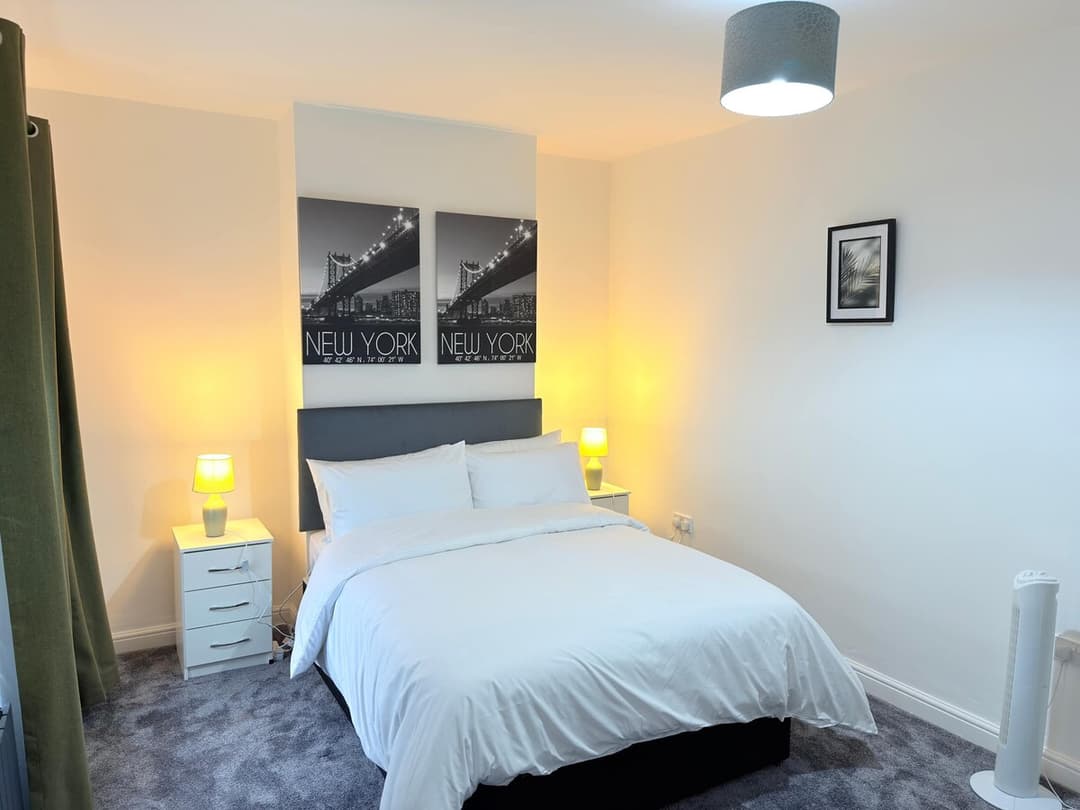 Free Parking, Fast Wi-fi, Self Check In House Near City Centre - View 3