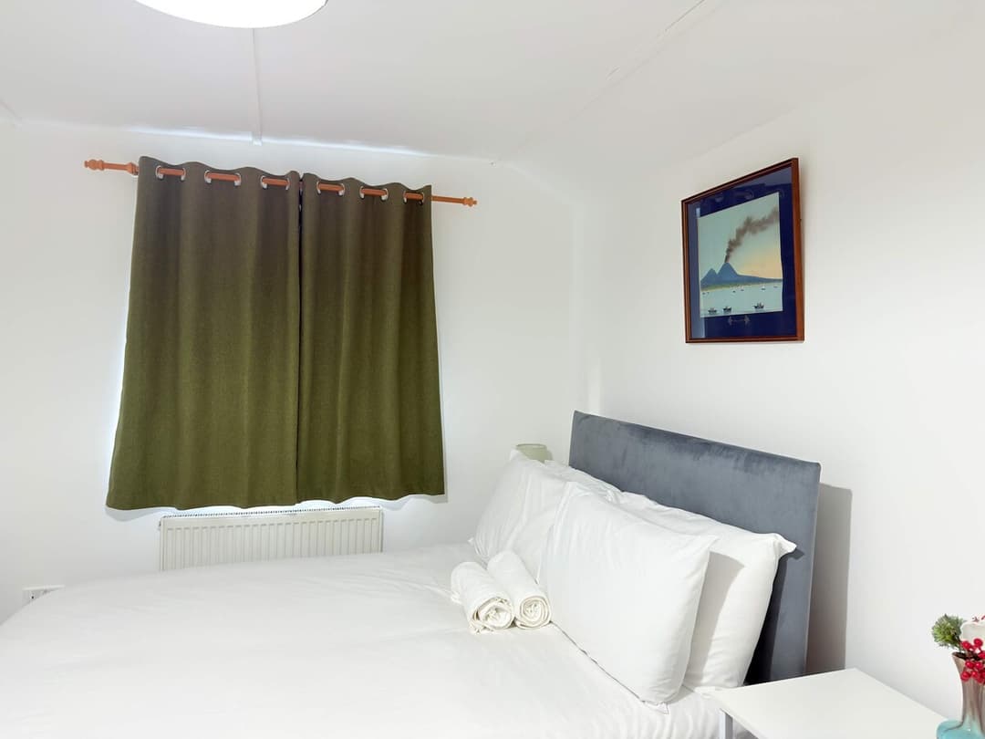 Free Parking, Fast Wi-fi, Self Check In House Near City Centre - View 8