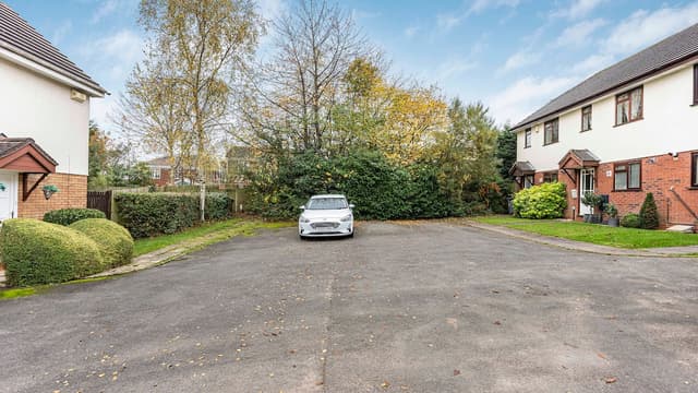 2 Bed Home near airport NEC JLR HS2 w/Free Parking - View 2