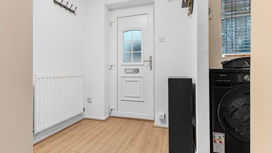 2 Bed Home near airport NEC JLR HS2 w/Free Parking - View 7