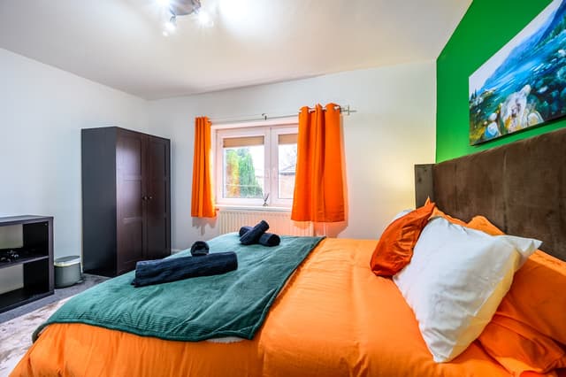 3 Bedroom - Free Parking Near Old Trafford/ Centre - View 4