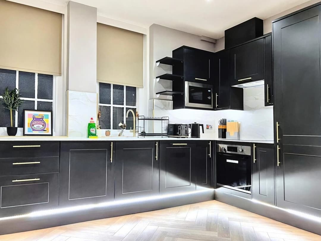 Stylish 3-Bed in Central Brighton + Free Parking - View 3