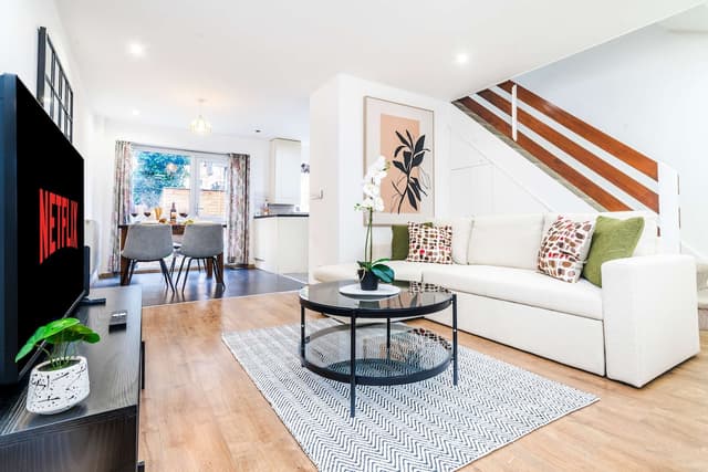 3 BDR House–Contractors–LongStays–15mins to London - View 4