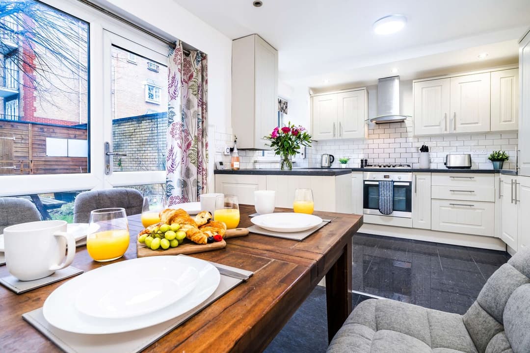 3 BDR House–Contractors–LongStays–15mins to London - View 6