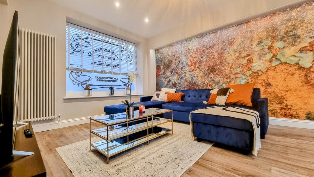 Spacious 4-Bed Brighton Townhouse & Free Parking - View 1