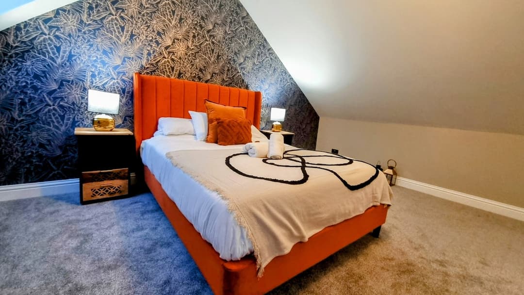 Spacious 4-Bed Brighton Townhouse & Free Parking - View 7