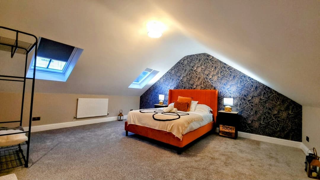 Spacious 4-Bed Brighton Townhouse & Free Parking - View 9