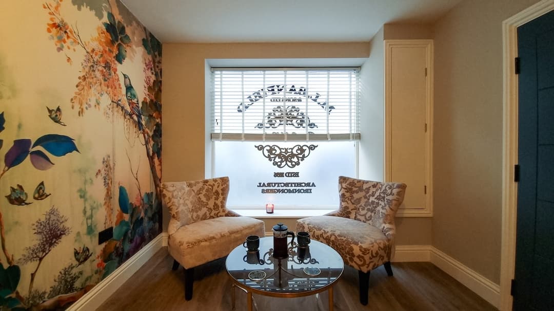 Modern 2-Bed Townhouse + Free Private Parking - View 2