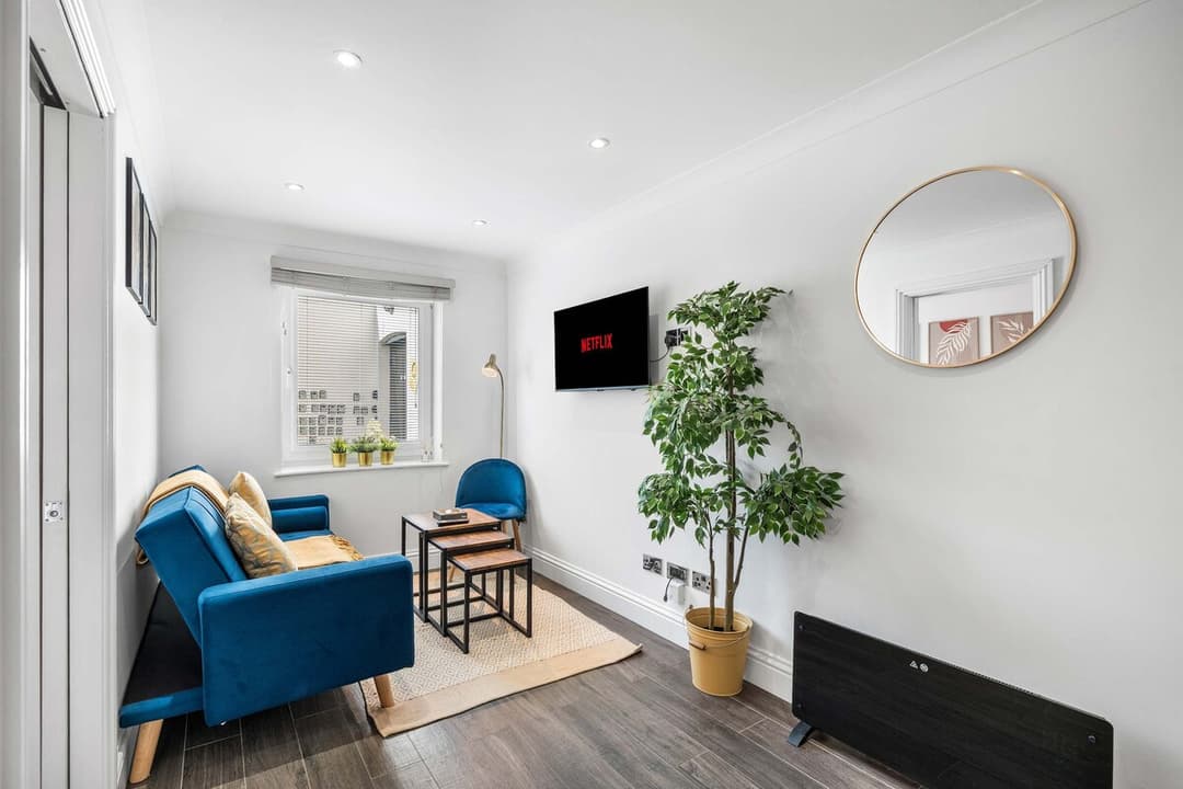 Brighton Seaside Apartment: Style Comfort Location - View 4