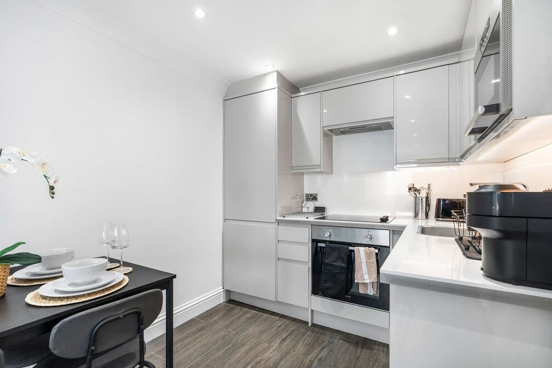 Brighton Seaside Apartment: Style Comfort Location - View 8