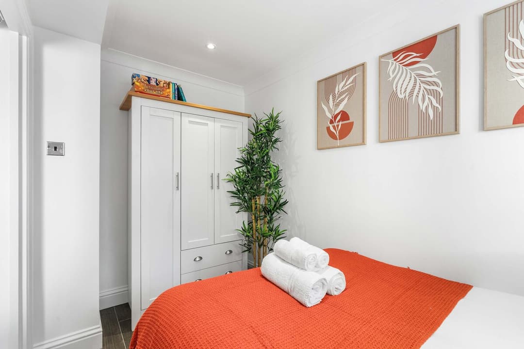 Brighton Seaside Apartment: Style Comfort Location - View 11