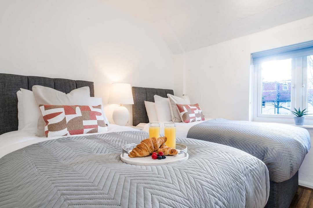 3 BDR House–Contractors–Free Parking–London 30mins - View 3