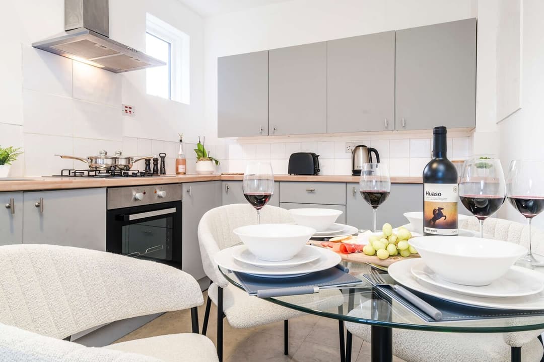 3 BDR House–Contractors–Free Parking–London 30mins - View 6