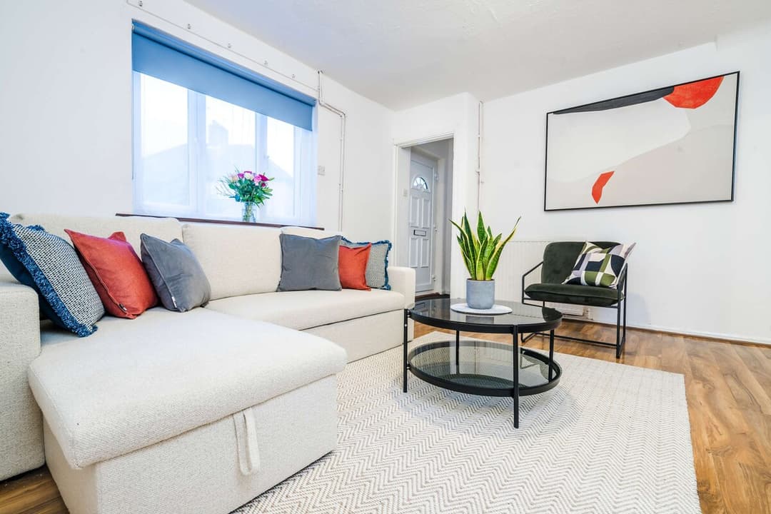 3 BDR House–Contractors–Free Parking–London 30mins - View 10