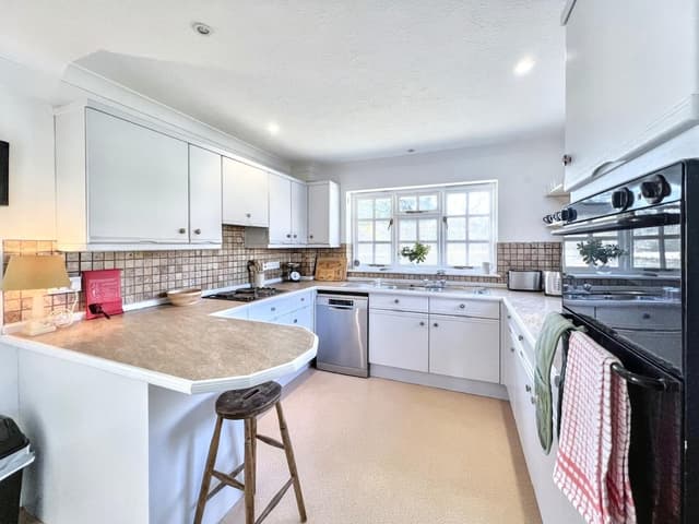 Tranquil 2-Bed Nature Cottage with Free Parking - View 1