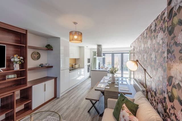 Spacious 5-bed Home With Easy Manchester Access - View 1