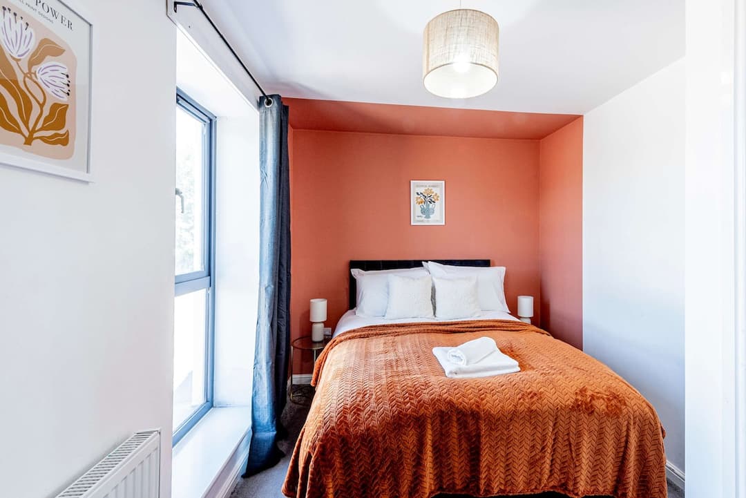 Spacious 5-bed Home With Easy Manchester Access - View 7