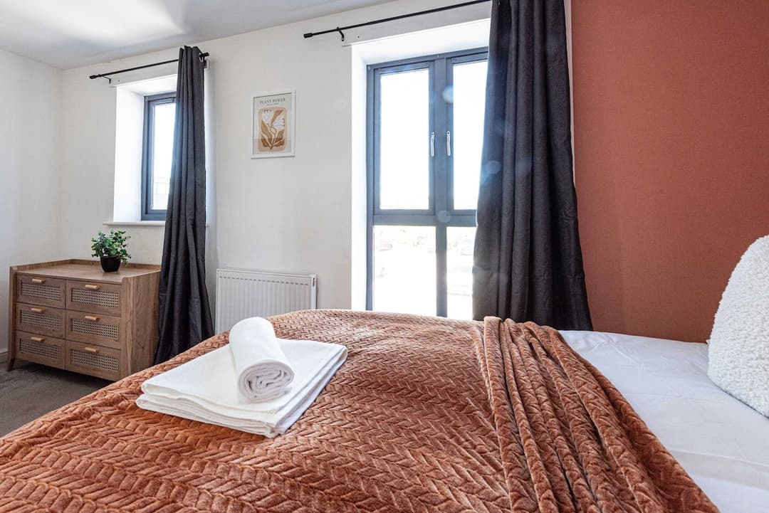 Spacious 5-bed Home With Easy Manchester Access - View 8