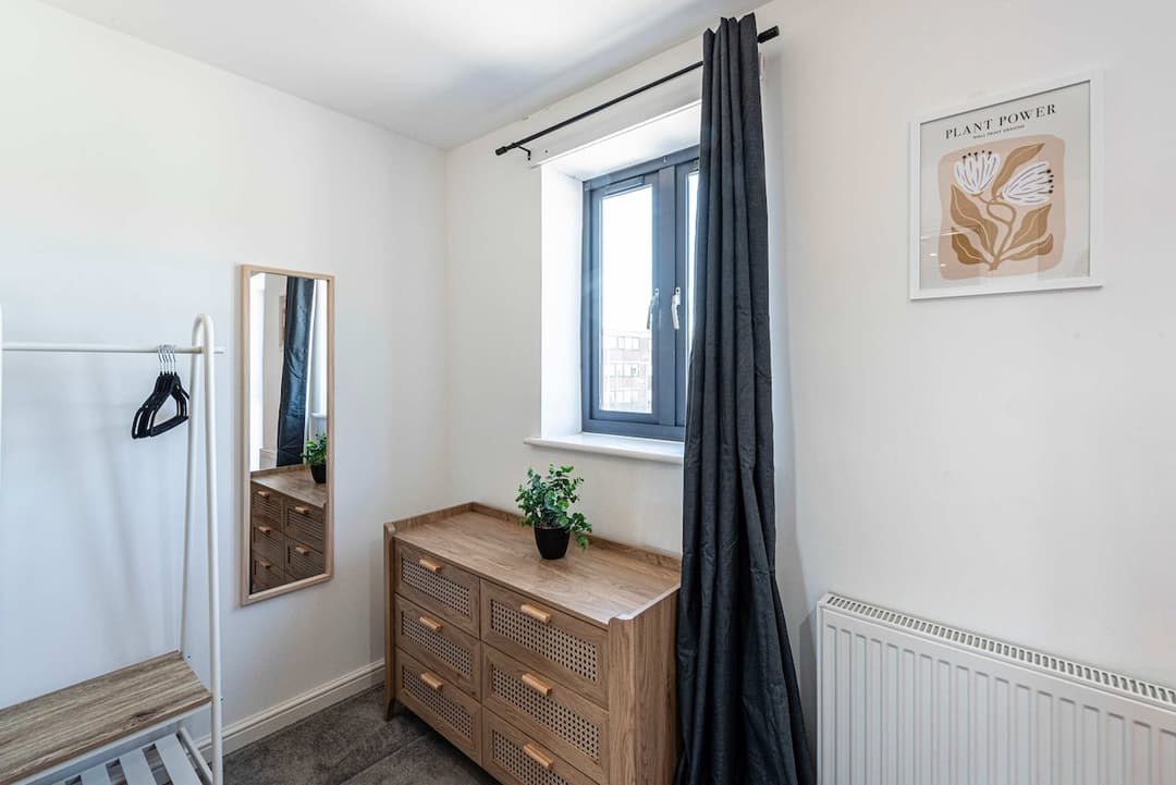 Spacious 5-bed Home With Easy Manchester Access - View 9