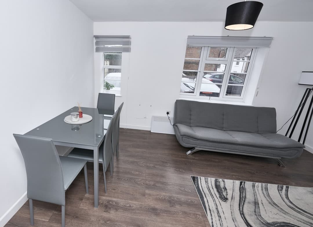 Apartment in Buckinghamshire with Secured Parking - View 5