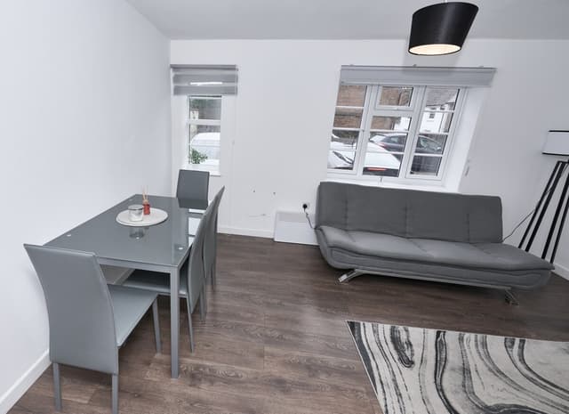 Apartment in Buckinghamshire with Secured Parking - View 4