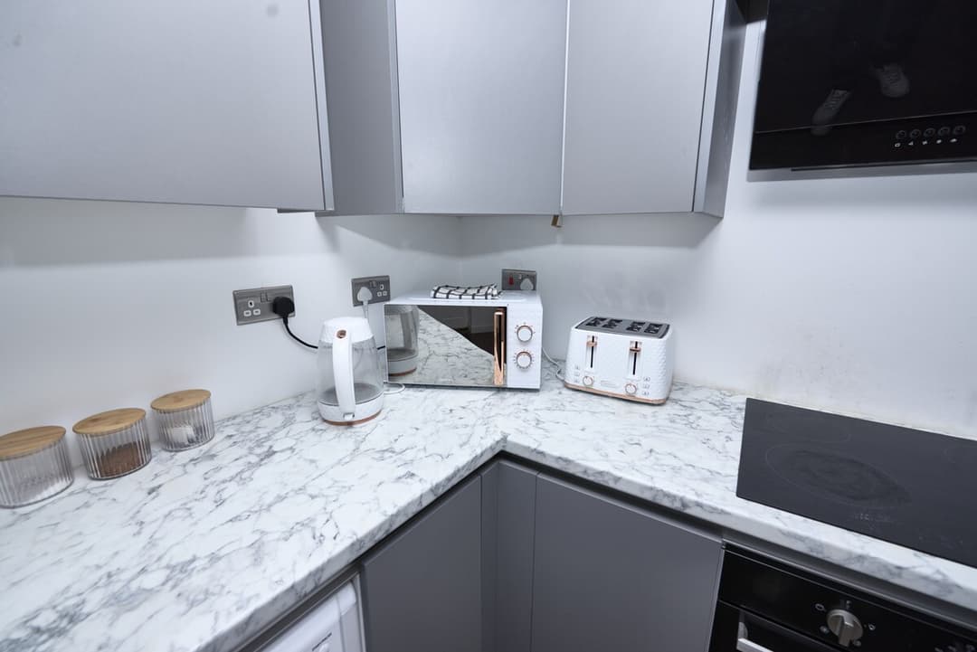 Apartment in Buckinghamshire with Secured Parking - View 6