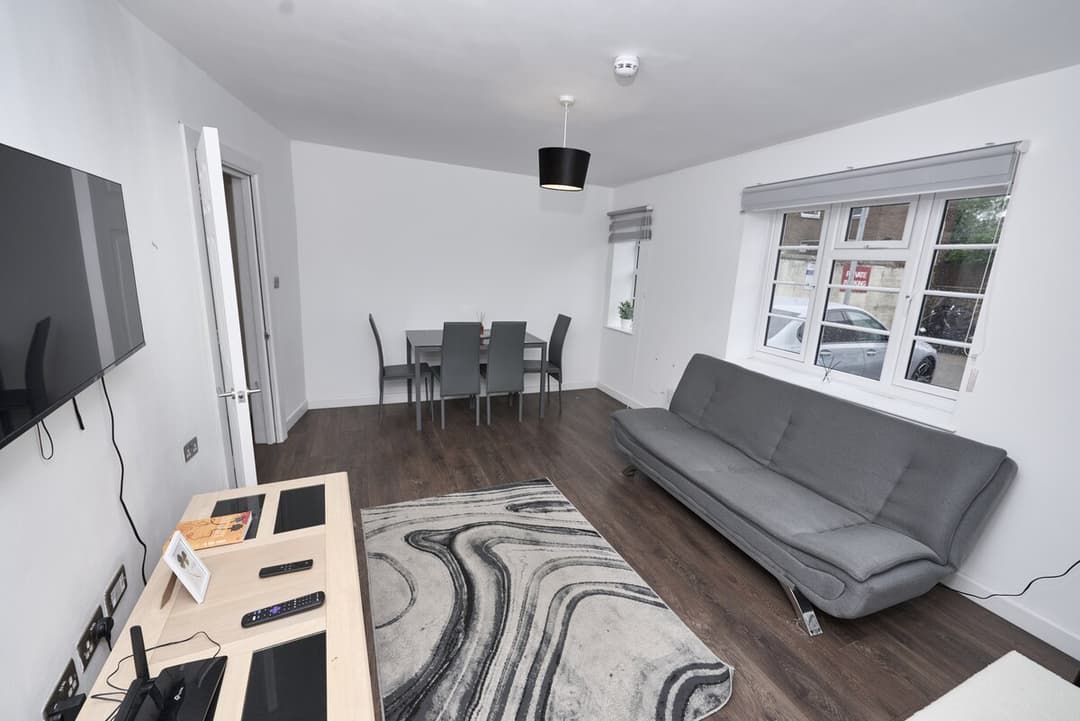 Apartment in Buckinghamshire with Secured Parking - View 7