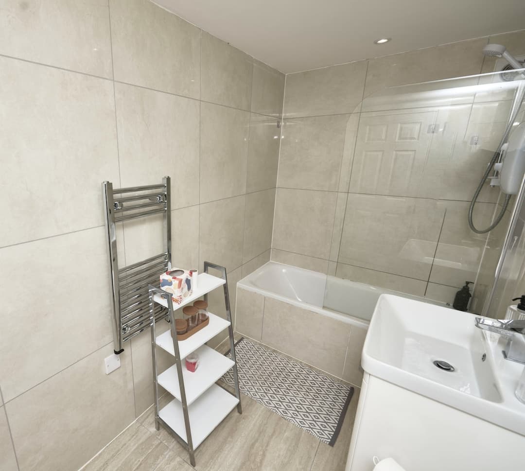 Apartment in Buckinghamshire with Secured Parking - View 8