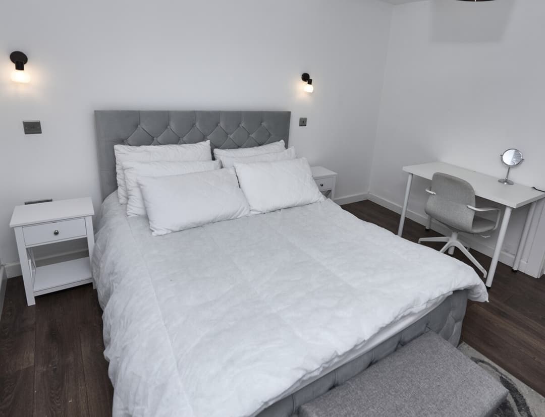 Apartment in Buckinghamshire with Secured Parking - View 9