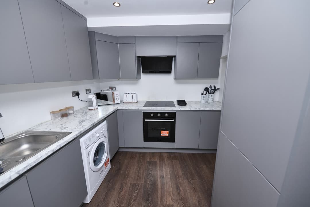 Apartment in Buckinghamshire with Secured Parking - View 10