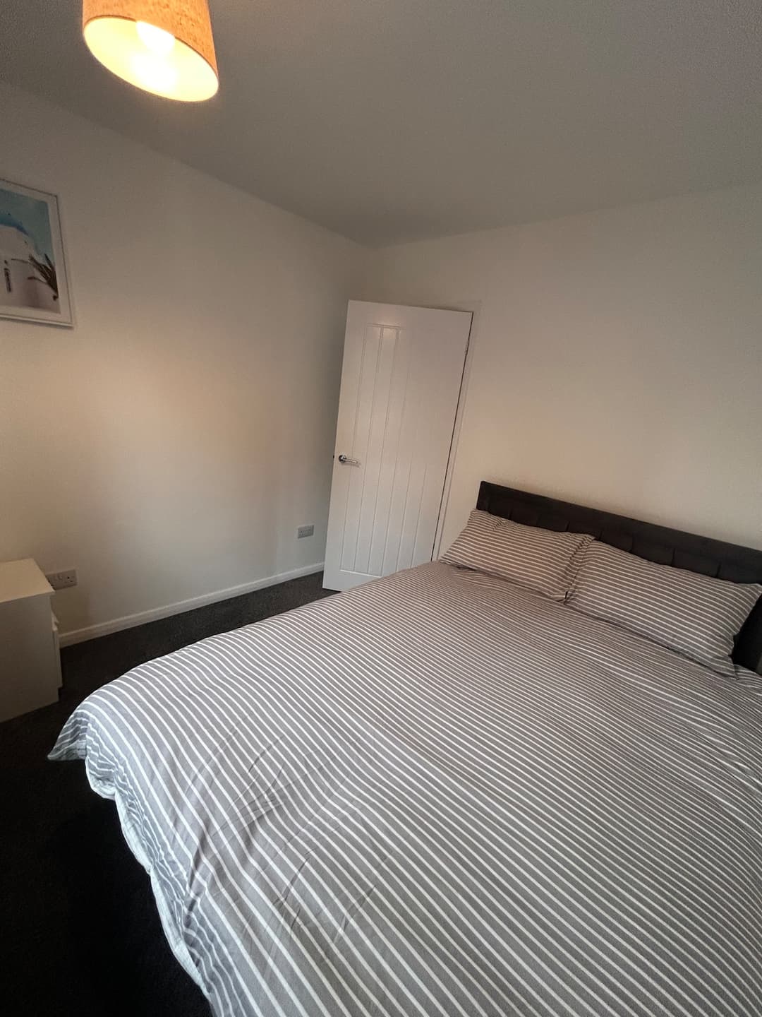 Hampton Spacious 4 Bed Contractor Haven 4 Double Beds - View 8
