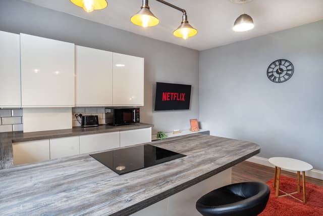 1 Bedroom Apt | Central Location | Dunfermline - View 1