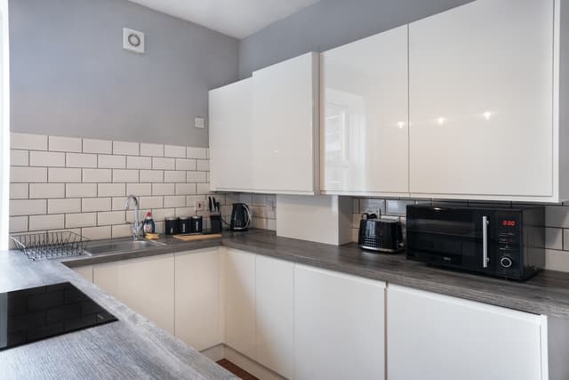 1 Bedroom Apt | Central Location | Dunfermline - View 4