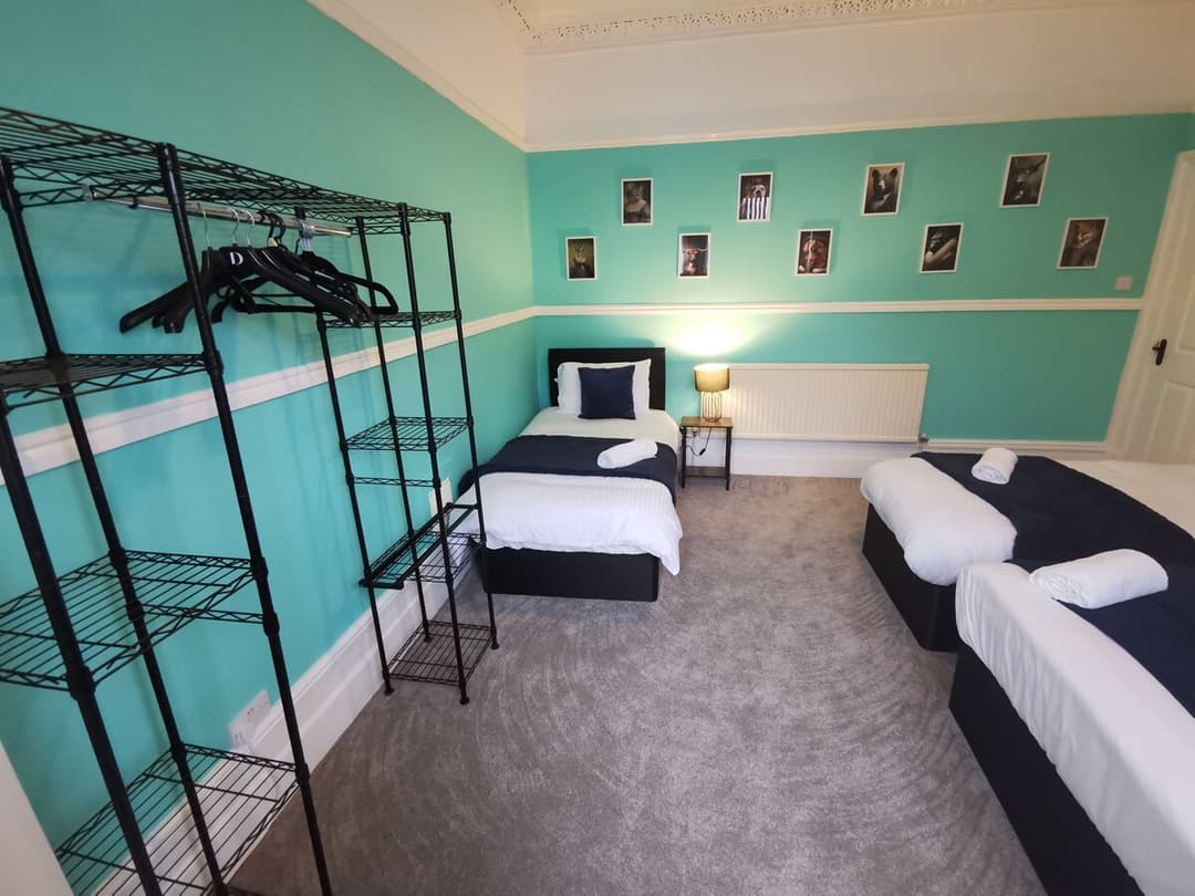 Spacious and Comfy 4 Bedroom House, Parking, Wifi - View 1