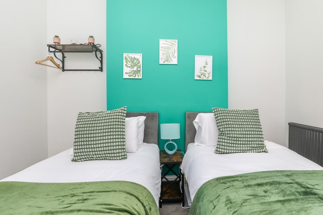 Spacious and Comfy 4 Bedroom House, Parking, Wifi - View 2