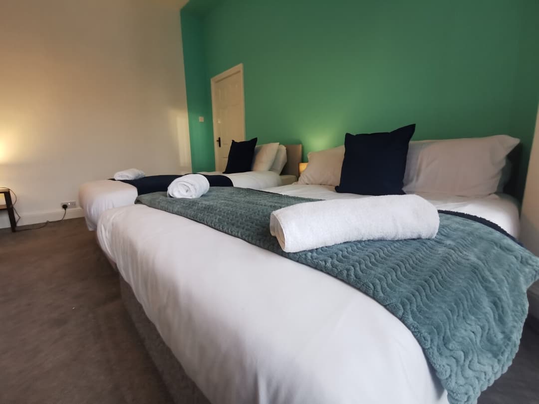 Spacious and Comfy 4 Bedroom House, Parking, Wifi - View 3