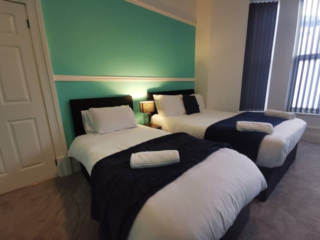 Spacious and Comfy 4 Bedroom House, Parking, Wifi - View 3