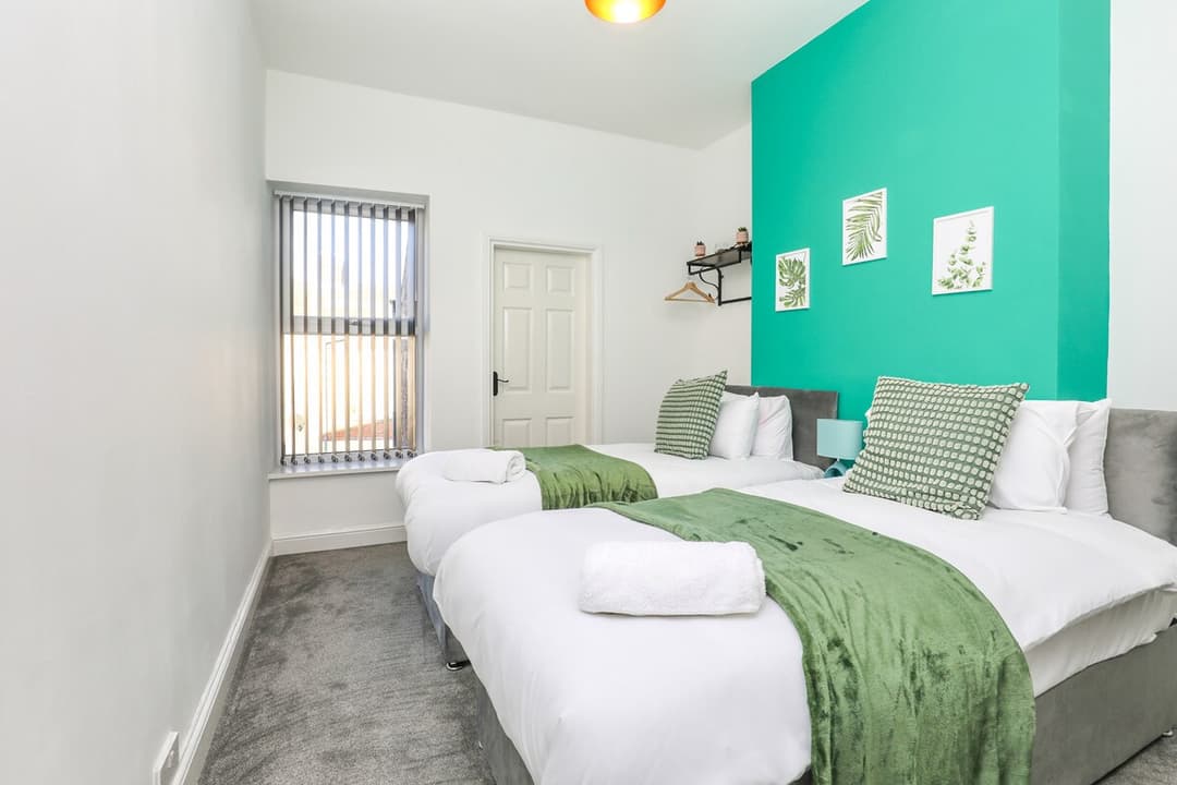 Spacious and Comfy 4 Bedroom House, Parking, Wifi - View 7