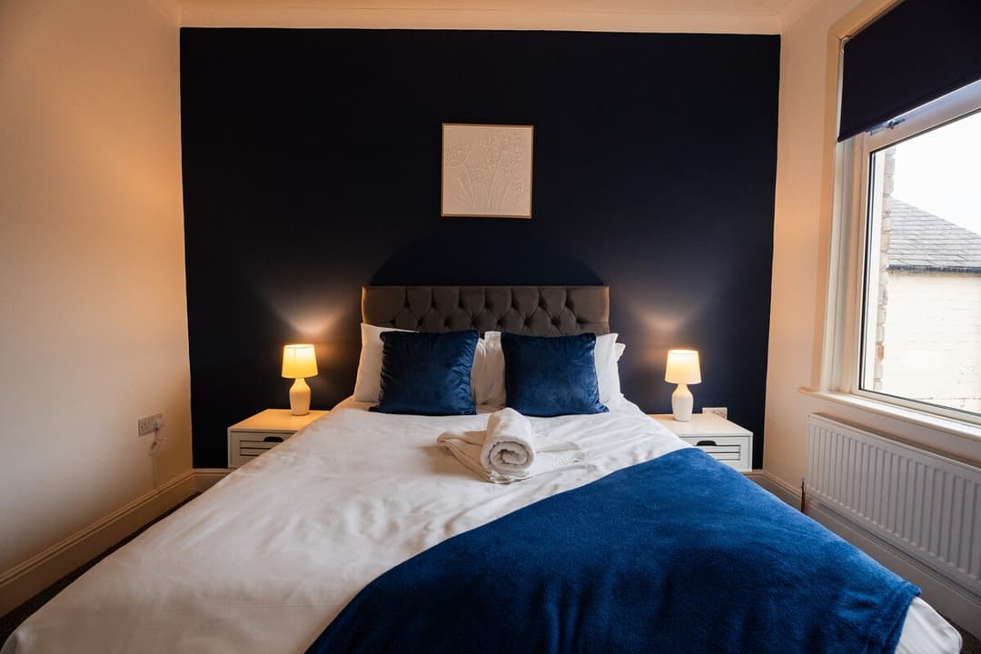 4 Bedroom House Heart Of Redcar - View 2
