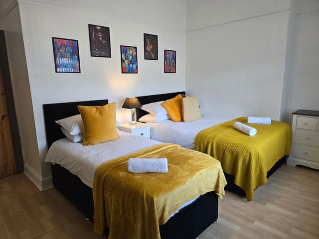 Stylish 4 Bedroom House - Free Parking + Wifi - View 1