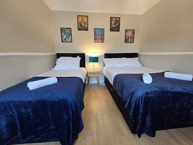Stylish 4 Bedroom House - Free Parking + Wifi - View 2