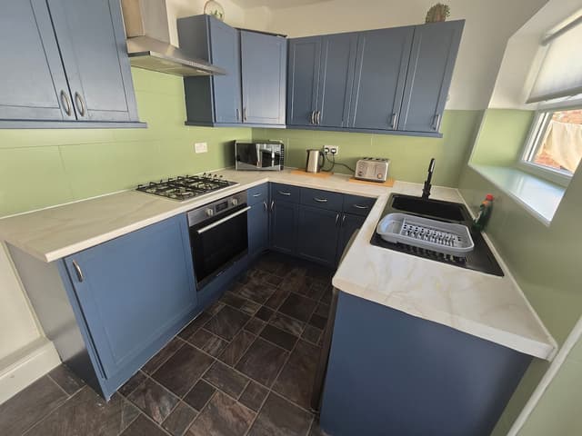 Stylish 4 Bedroom House - Free Parking + Wifi - View 4