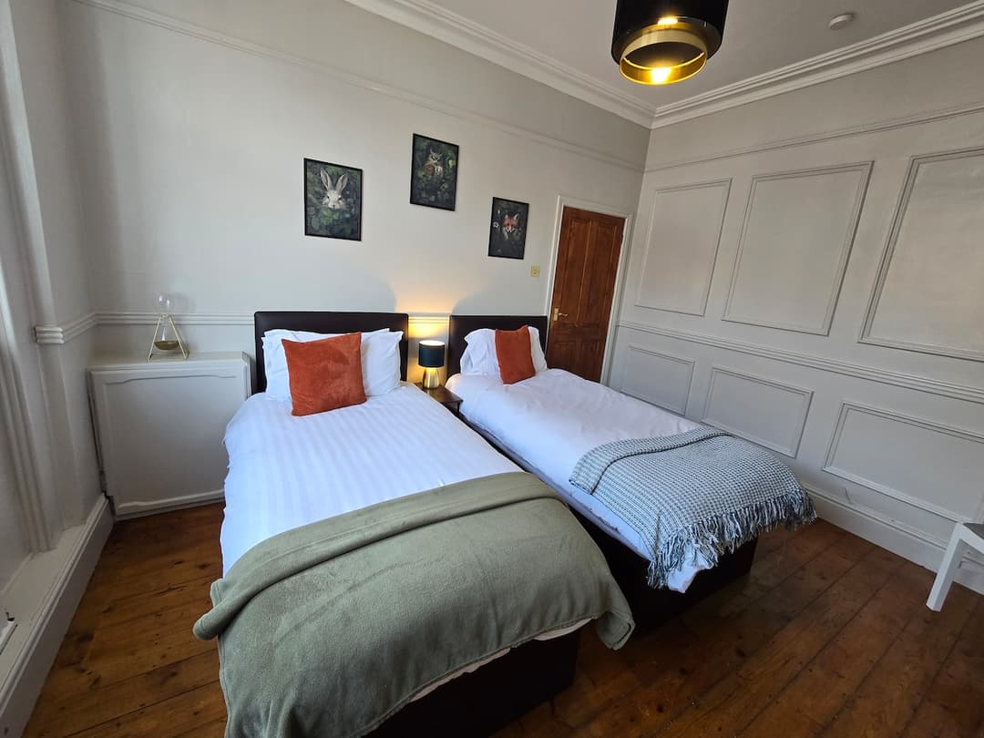 Stylish 4 Bedroom House - Free Parking + Wifi - View 6