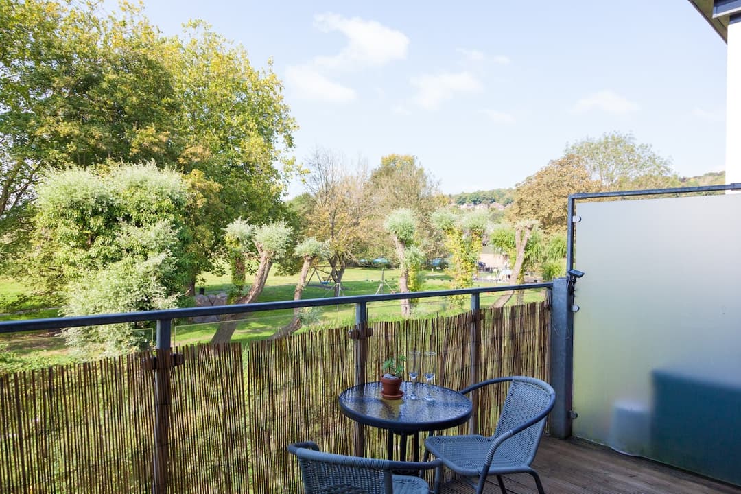 Large Balcony, 2 Bedroom, 2 Bathroom Apartment | Wycombe - View 2