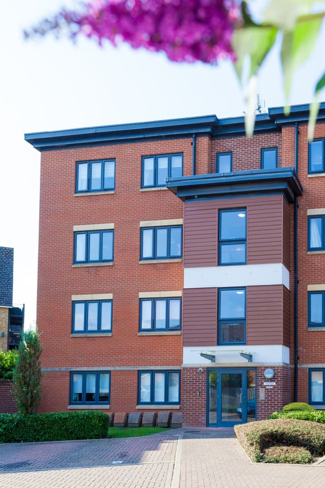 Large Balcony, 2 Bedroom, 2 Bathroom Apartment | Wycombe - View 4